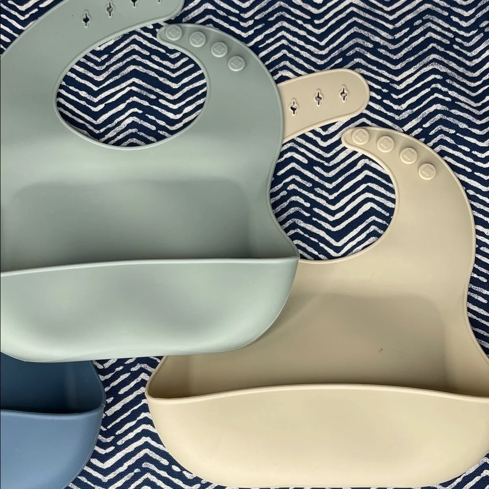 Source Unknown Silicone Bib Trio - Blue, Green, Cream